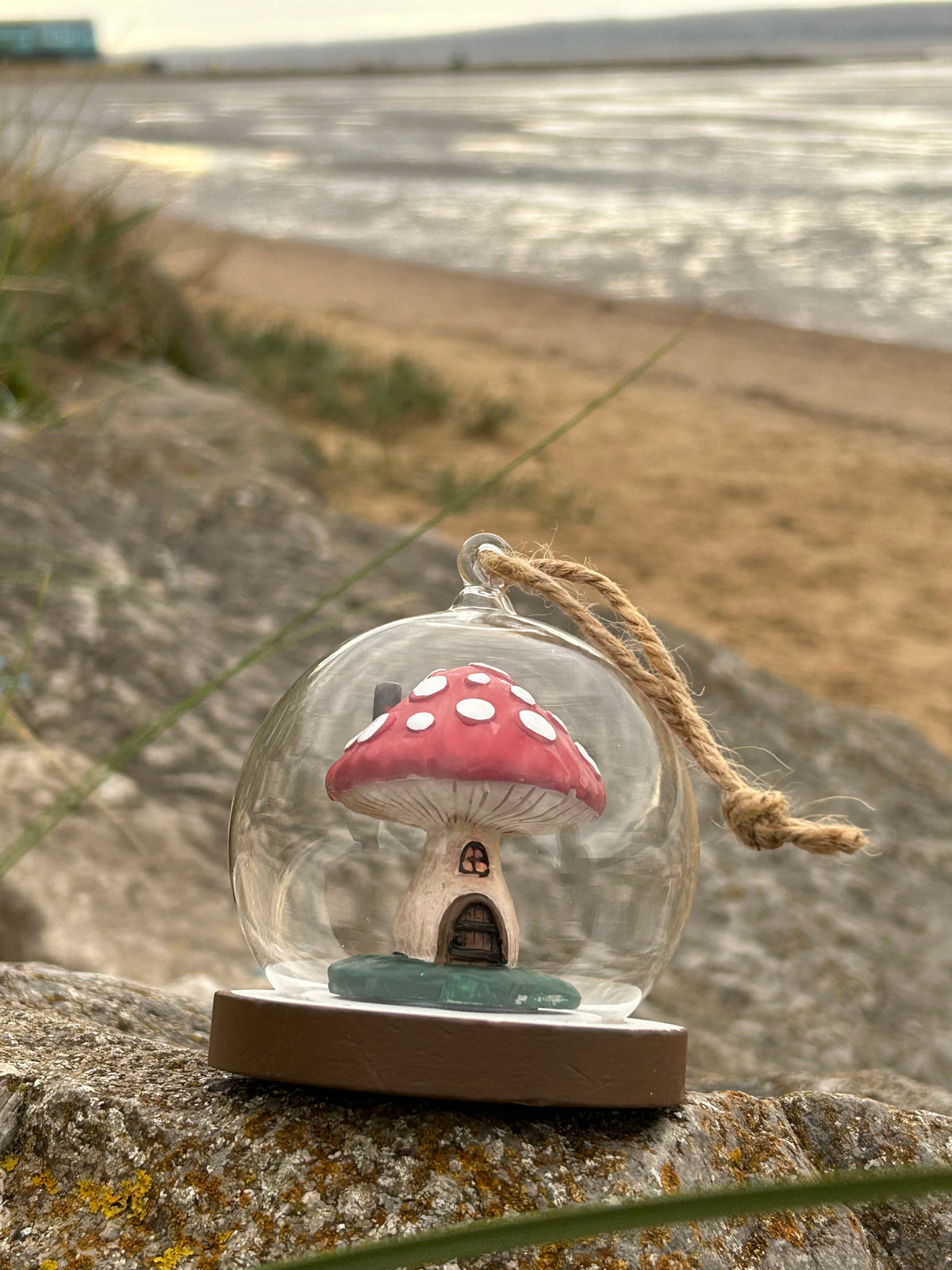 MUSHROOM HOUSE GLASS DOME HANGING DECORATION š