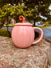 PINK CURLY PUMPKIN LIDDED MUG