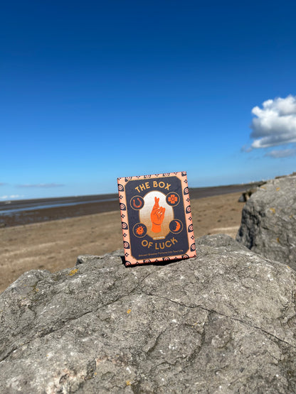 THE BOX OF LUCK TAROT CARDS