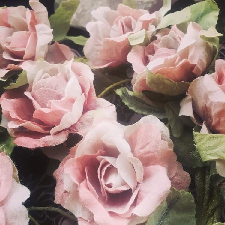 Vintage Style Rose Garland 🥀
