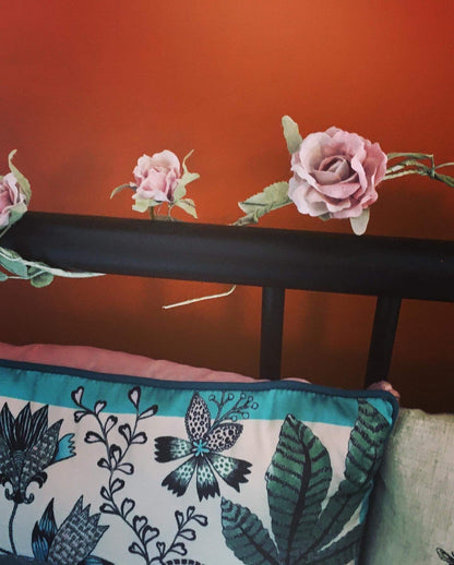 Vintage Style Rose Garland 🥀