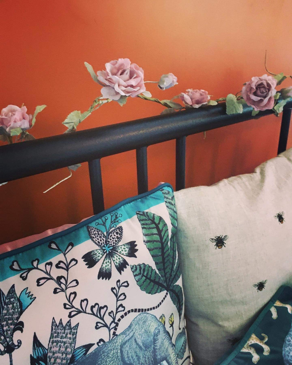 Vintage Style Rose Garland 🥀